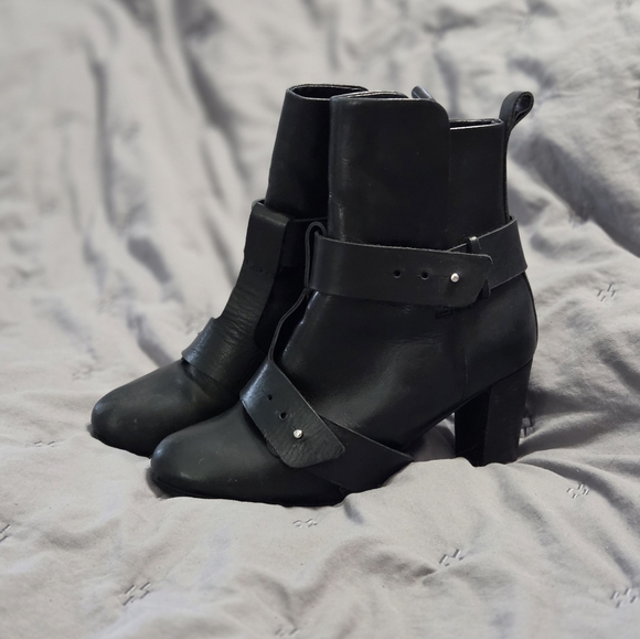 See by Chloé Black Mallory Chelsea Boots with removable harness Sz 6.5 (37) boho - Picture 1 of 11